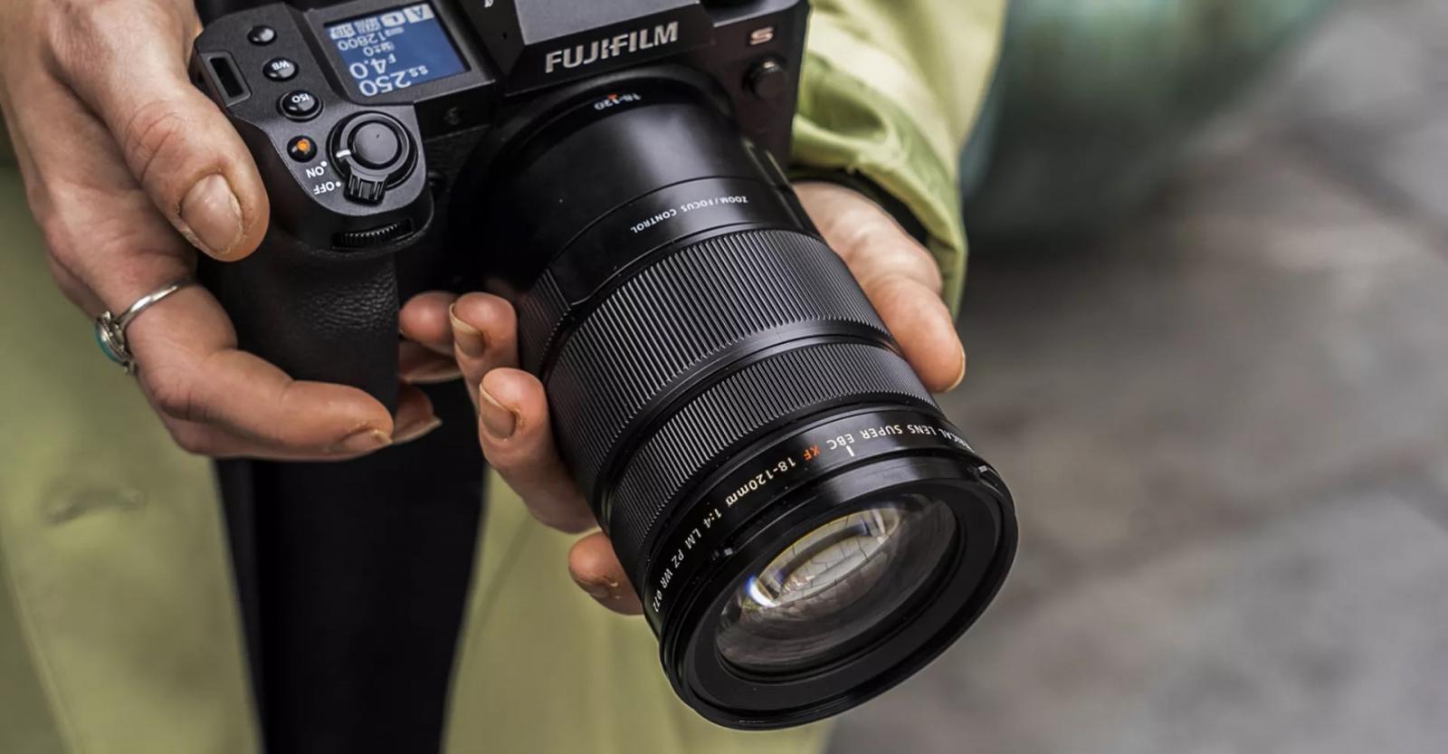 Fujinon XF 18-120mm F4 R LM PZ WR (univerzální objektiv)